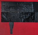 Le piano noir sur fond rouge