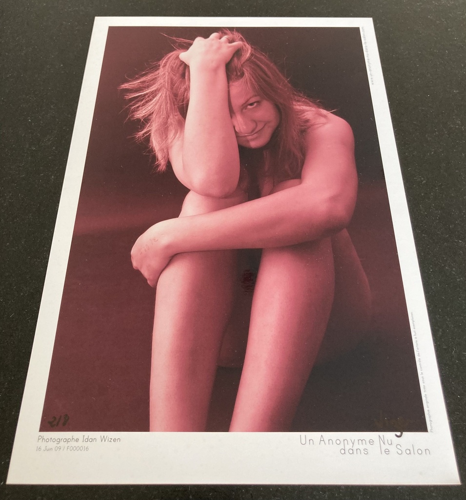 F016 - Un Anonyme Nu Dans Le Salon / Genèse