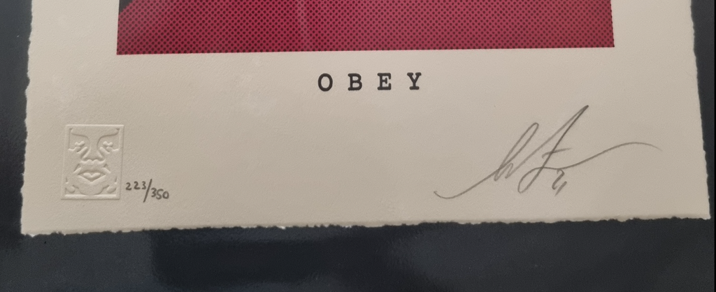 Obey Magnifying Glass (version rouge)