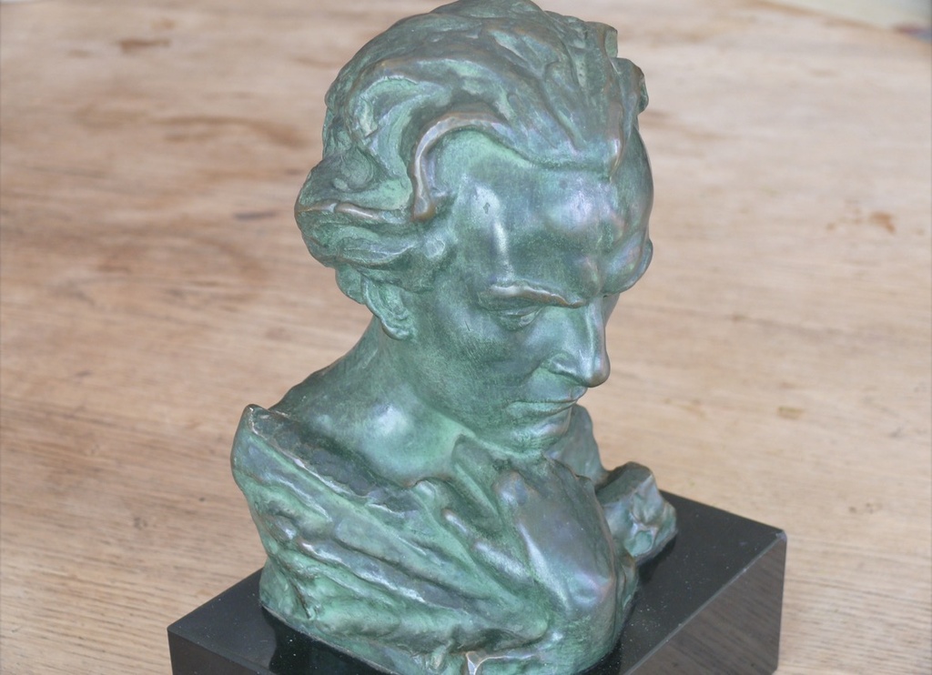 Buste en bronze de Jean Mermoz