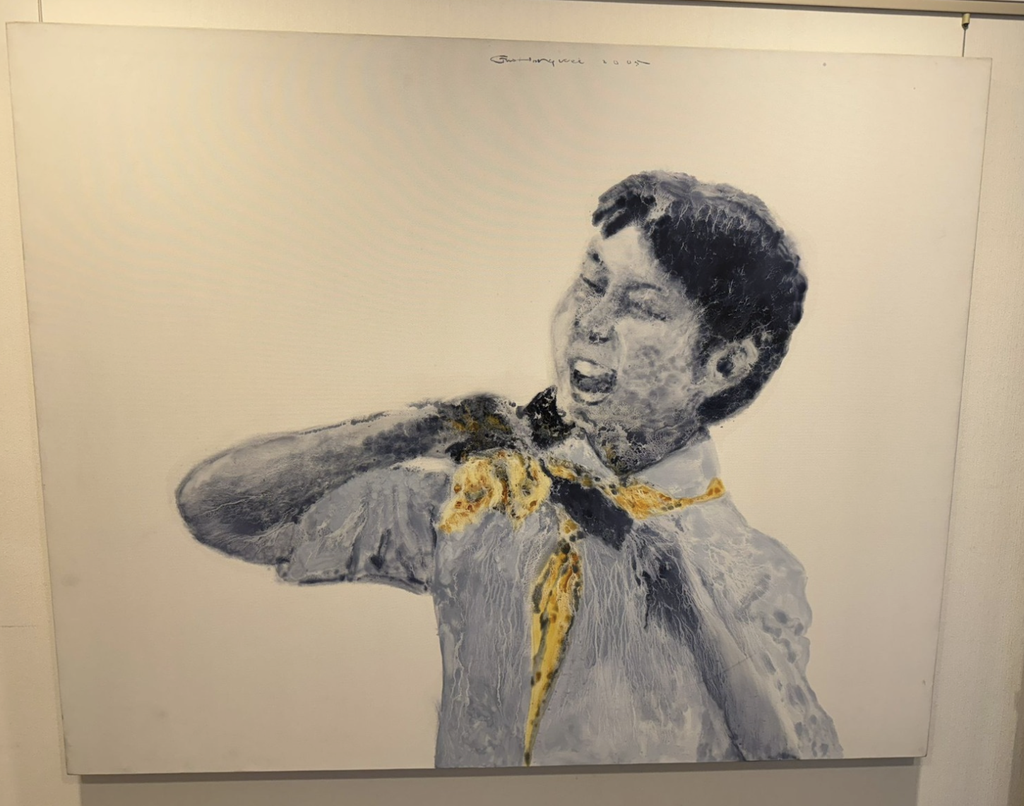 Garçon au foulard jaune