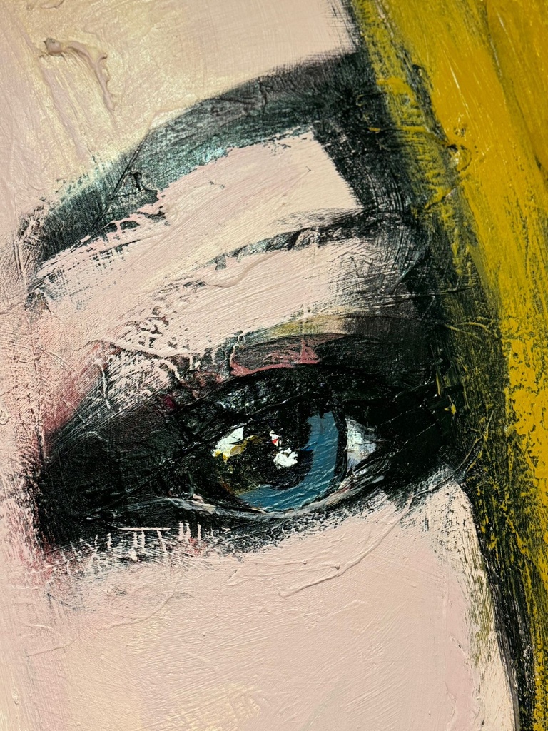 Face on Green