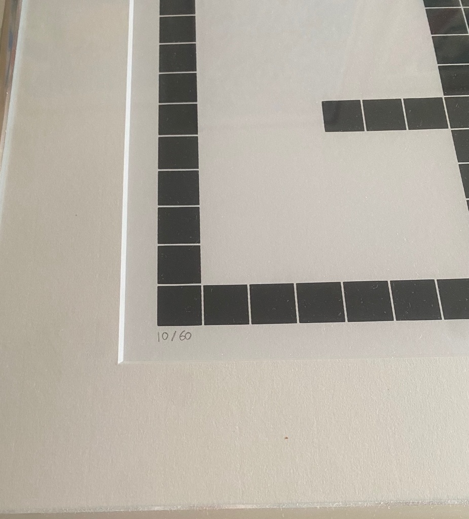 Alert, grey