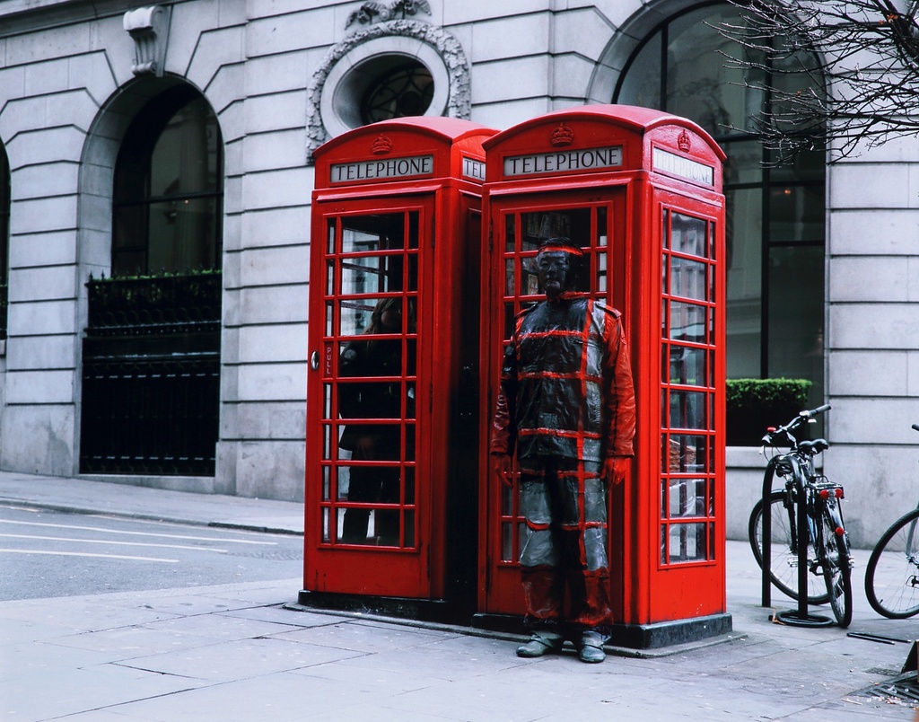 Liu Bolin - Hiding in the city (london) - 2008 - 2
