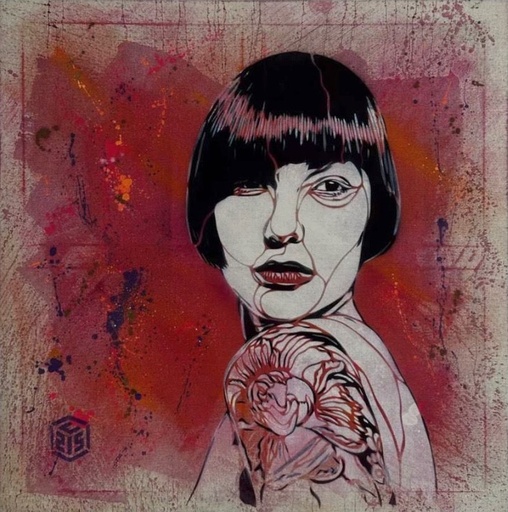 Femme au tatouage