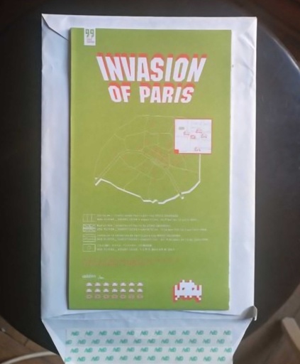 Invader carte d'invasion de Paris 1999 stamped